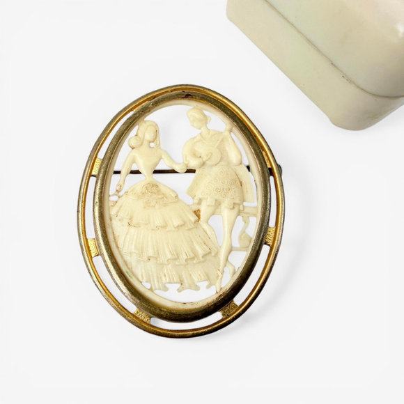 Antique Jewelry - Vintage French Déposé Celluloid Brooch Romantic Couple Scene Trombone Clasp c.19